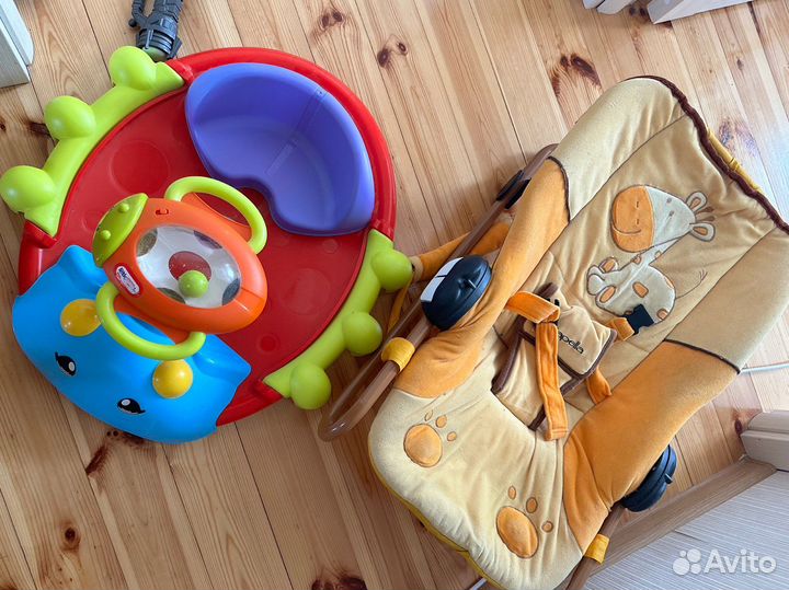 Шезлонг детский и развивающая игрушка