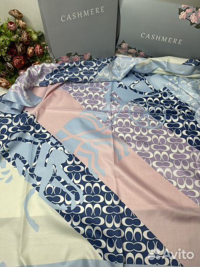 Шелковый платок Coach