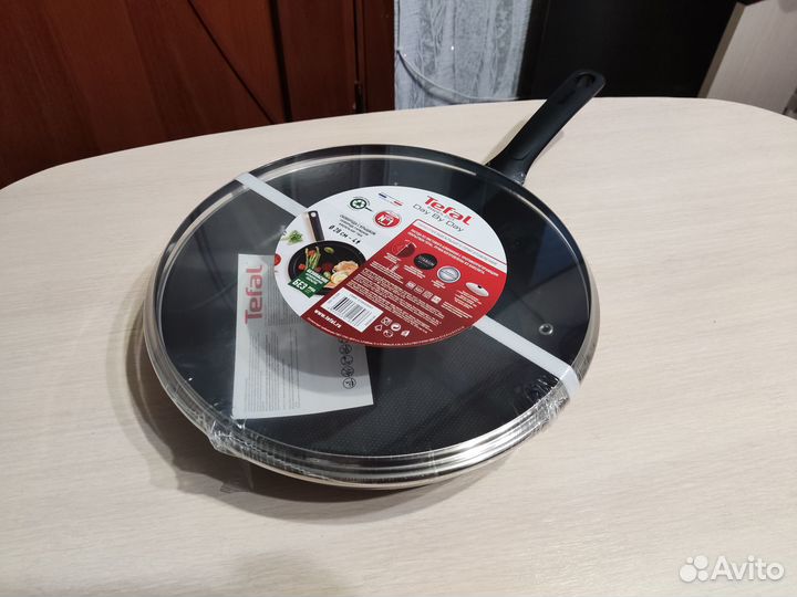 Сковорода с крышкой Tefal Day by Day 28 см (Новая)