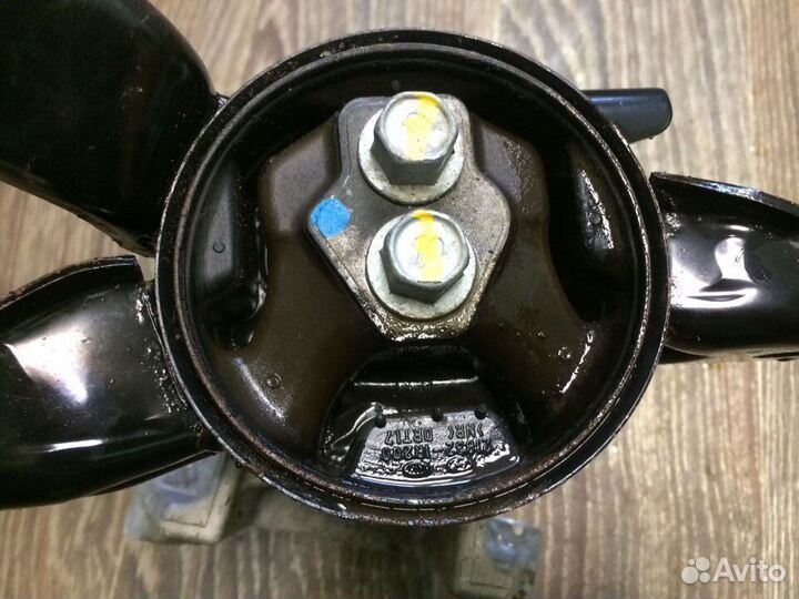 Опора двигателя правая Kia Rio 3, Hyundai Solaris