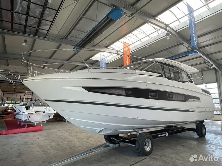 Моторная лодка Jeanneau NC 37 2024