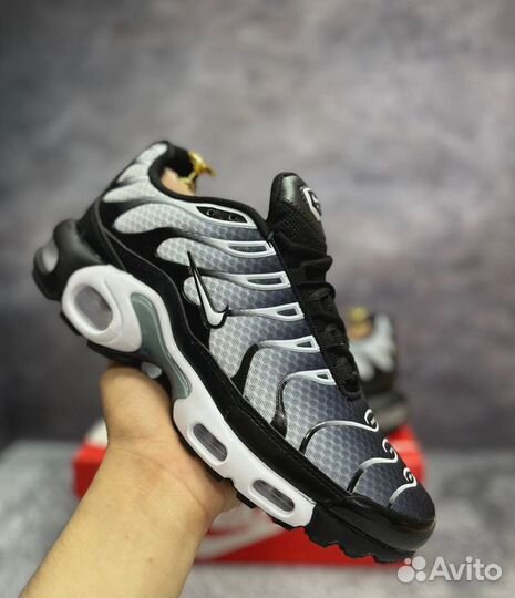Кроссовки Nike Air Max Tn Plus