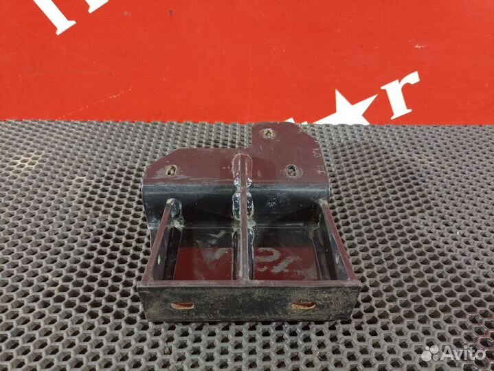 Кронштейн усилителя бампера левый