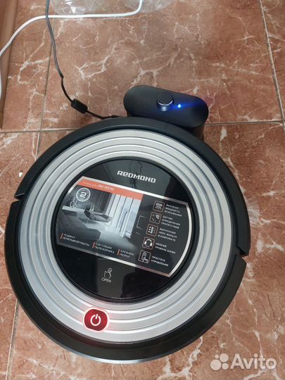 Робот пылесос Redmond RV-R310