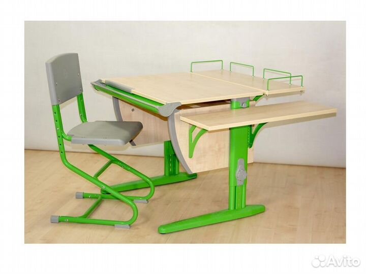 Детский письменный стол