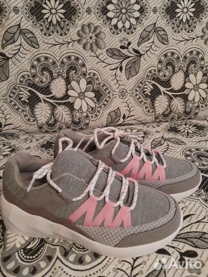 Кроссовки для девочки