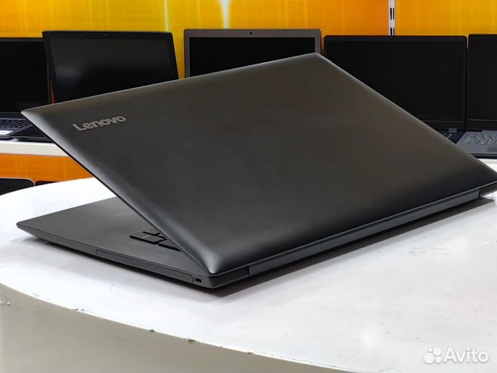 Ноутбук Lenovo 17.3''Core i7 7500U 8Gb SSD 256Gb