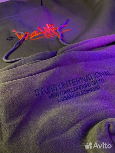 Худи Stussy на руках