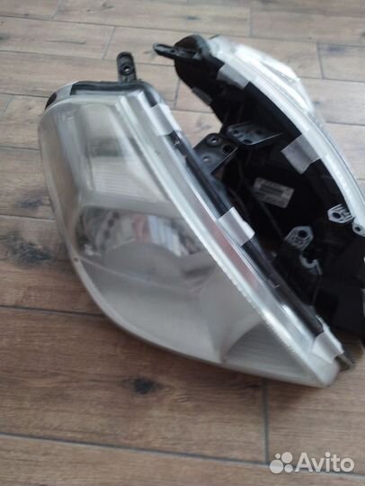 Фары оригинал Nissan Tiida