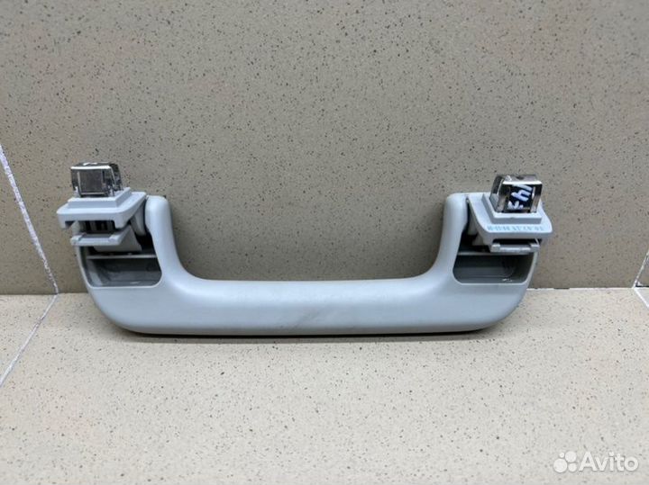 Ручка внутренняя потолочная передняя Audi A3 8V