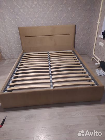 Кровать с подьемным механизмом