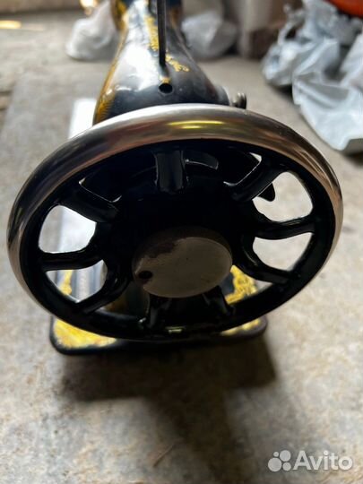 Швейная машинка зингер