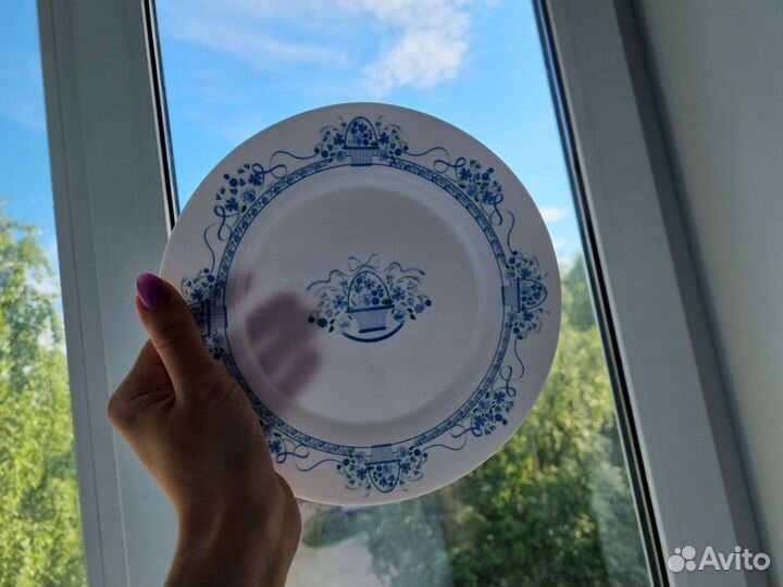 Столовый набор тарелок