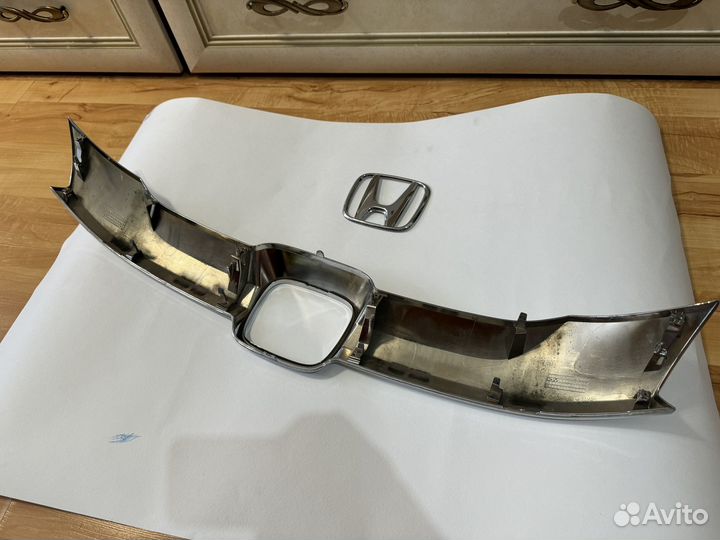 Молдинг решетки радиатора Honda Shuttle