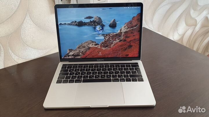 Macbook Pro 13 с Touch Bar интел i7/16Gb/SSD256Gb