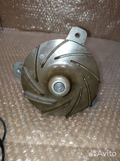 Насос водяной Renault Magnum DXI 12,Volvo D12C