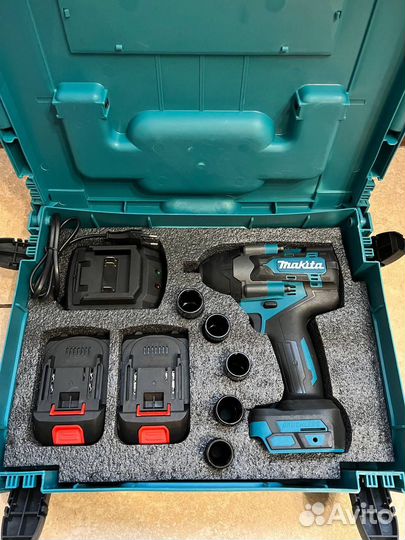 Гайковерт Makita аккумуляторный 700Hm + головки