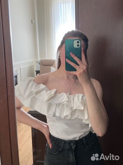 Топ с воланами белый