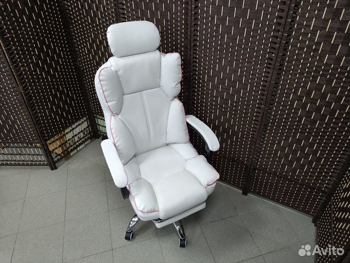 Компьютерное кресло белое