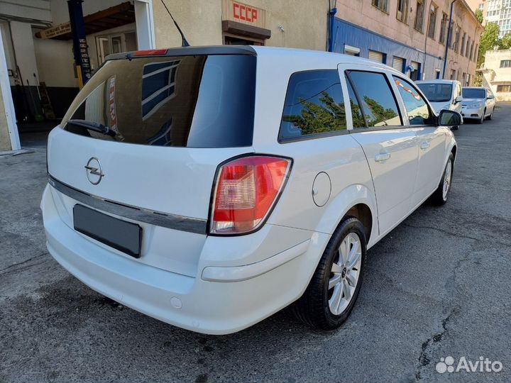 Opel Astra, 2011