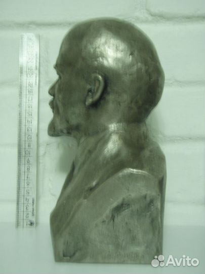 Бюст Ленина