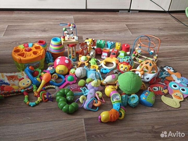 Развивающие игрушки для малышей пакетом