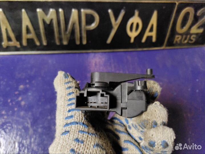 Сервопривод заслонок печки Audi Q7 2002-2010