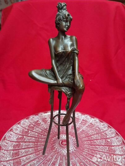 Статуэтка бронзовая Франция