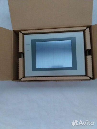 Панель оператора omron NT31C-ST143-EV3