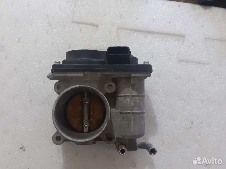 Дросельная заслонка Nissan Tiida C11