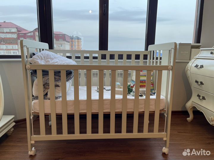 Детская кроватка
