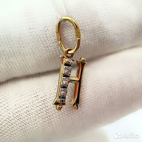 Золотая подвеска с фианитом