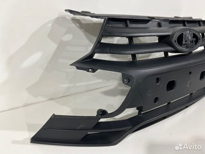 Решетка радиатора передняя LADA Granta 2018