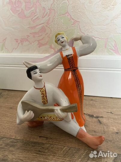 Статуэтка. Танцующая пара. Русский танец. Фарфор