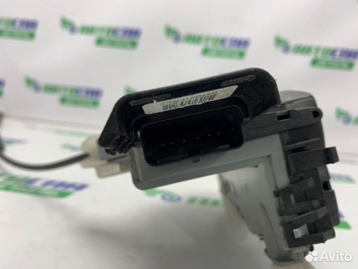 Замок двери задний правый Peugeot 308 хетчбек