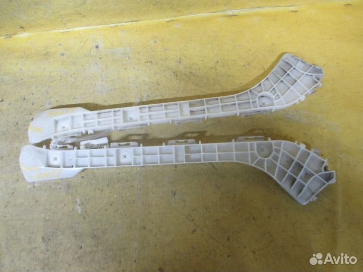 Крепление бампера Toyota Prius ZVW30 (Заднее)