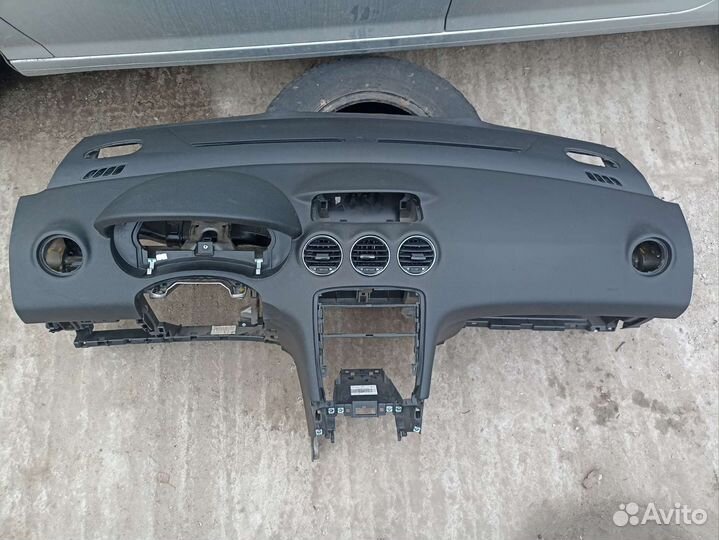 Торпедо Peugeot 408 Пежо 408 с подушкой