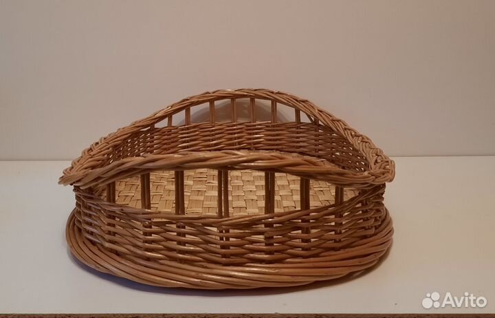Плетёный поднос