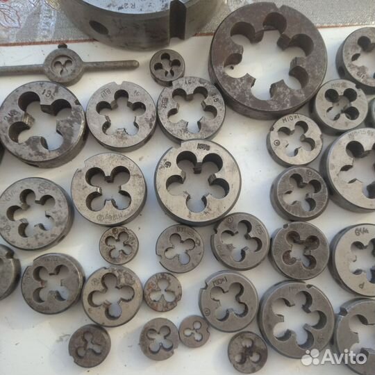 Метчики и плашки