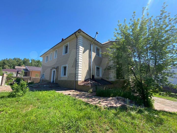 Коттедж 350 м² на участке 10 сот.