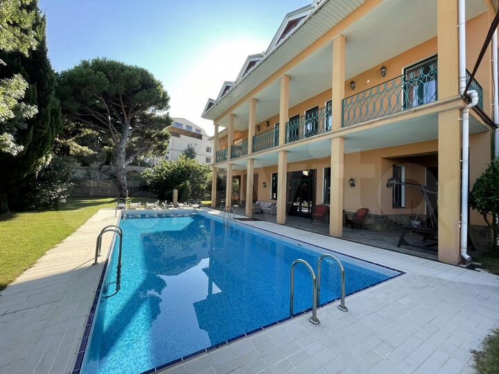 Дом 390 м² на участке 17 сот.