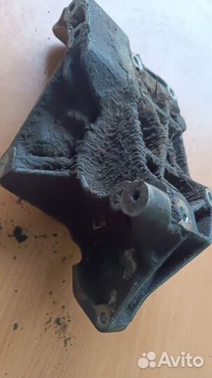 Кронштейн крепления кондиционера 90528682 Opel Vec