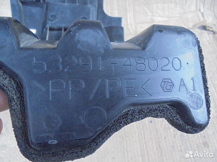 Дефлектор радиатора правый Lexus RX 4