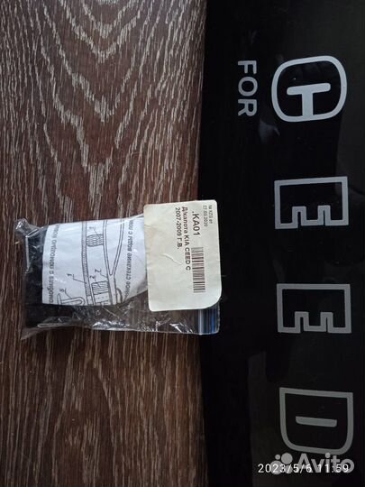 Дефлектор капота Кия сид с креплением. новый. 1300