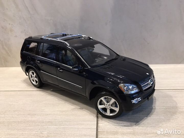 Mercedes GL X164 1:18