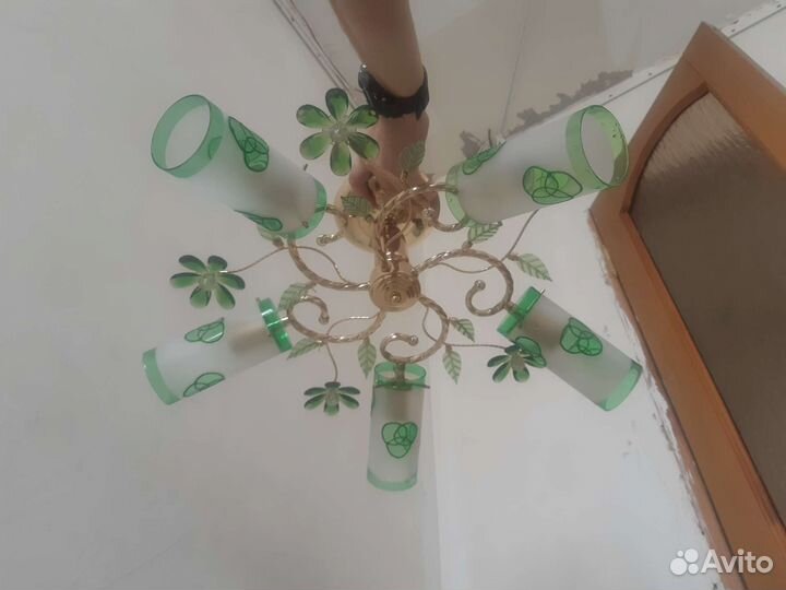 Продам две Люстры