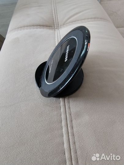 Безпроводная зарядка Samsung