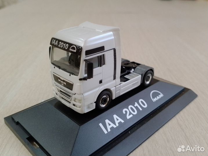 245) Тягач MAN в боксе