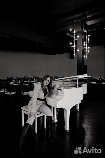 Пианистка на мероприятие