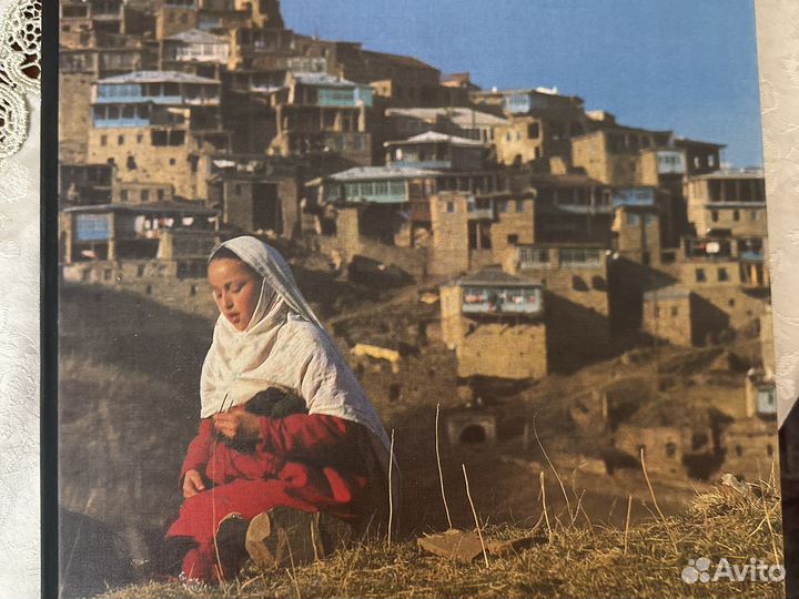 Книга с подписью Расула Гамзатова